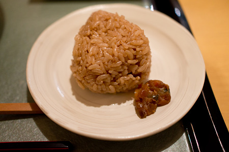 ほうじ茶飯おにぎり（茶遊亭）