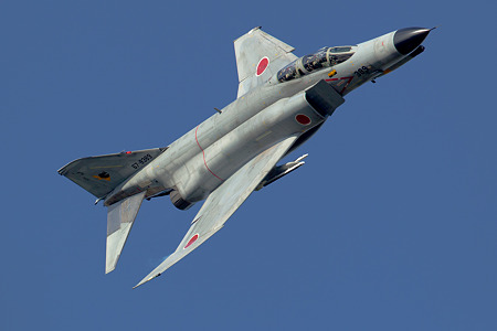 Maneuver Flight_F-4_04
