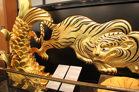 132 各種装飾品(屋根の破風装飾品)