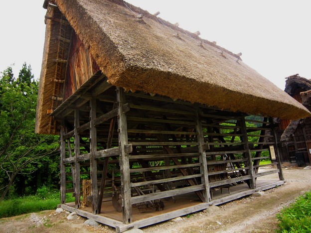 大家藤重家稲家小屋