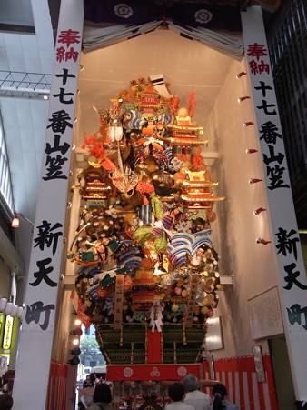 21 博多祇園山笠 飾り山 新天町 不動隻眼立奥州(ふどうのせきがんおうしゅうにたつ)2012年 写真画像