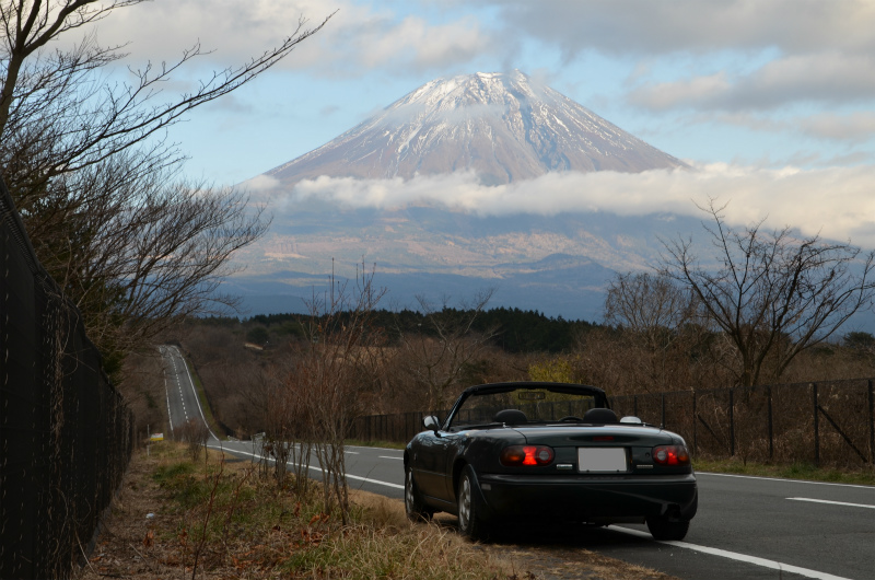 富士山と車：ユーノスロードスターを一緒に撮影